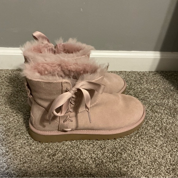 Ugg Fuzzy Boots Light Pink Size 9 - Picture 1 of 7
